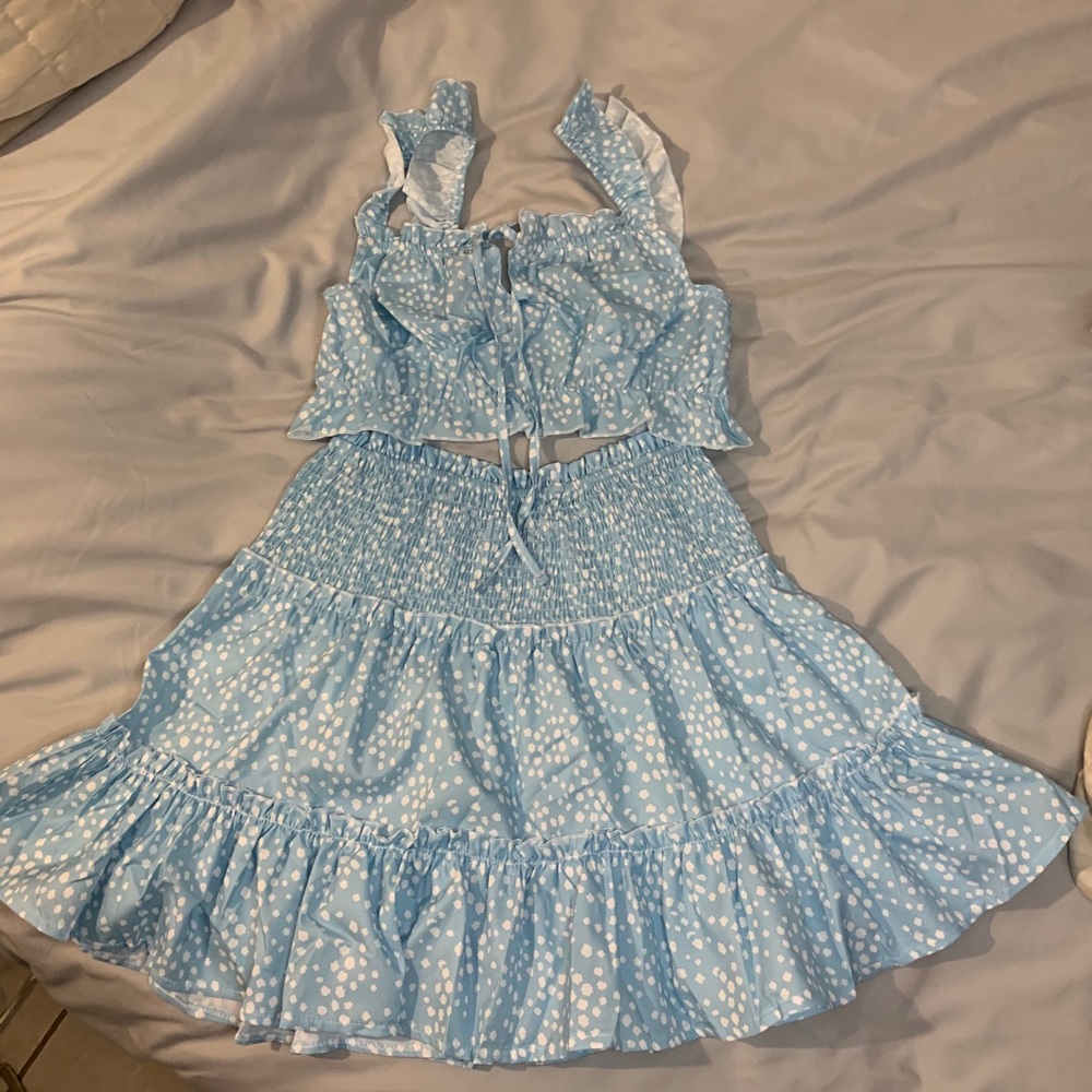 Ruffled Set - Picture 4 of 4